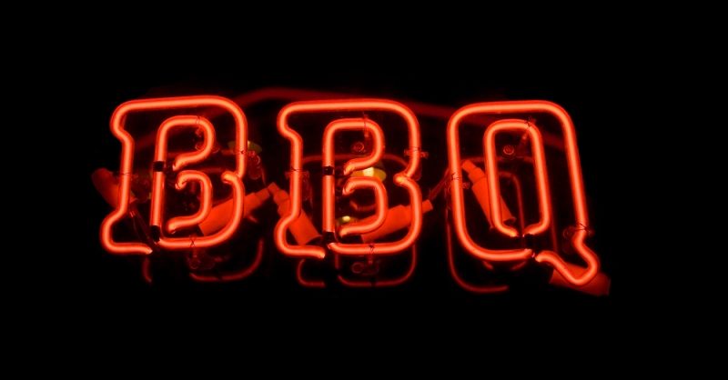 Here at Tony Roma’s BBQ, we’ve got the blues, but in a good way. That’s because we’ve discovered the secret of pairing BBQ with blues to make your meal a multi-sensory experience. 